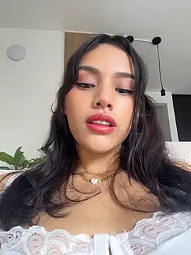 Mia-villalobos online show from June 4, 2026, 2:23 pm