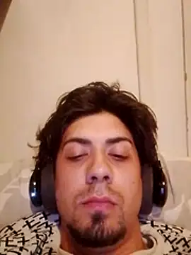 iShon777 online show from April 14, 2026, 11:00 pm