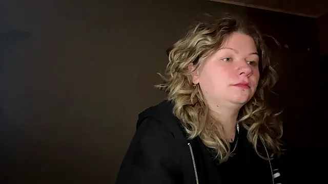 YoungAlina online show from April 6, 2026, 7:26 pm