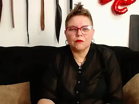 Snapshot of Leah_R chatting on March 10, 2026, 8:14 pm Leah R online show from March 10, 2026, 8:14 pm