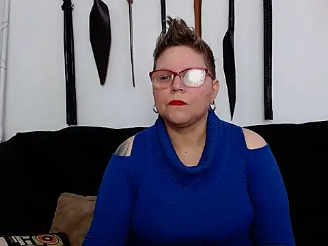 Snapshot of Leah_R chatting on March 16, 2026, 2:21 pm Leah R online show from March 16, 2026, 2:21 pm