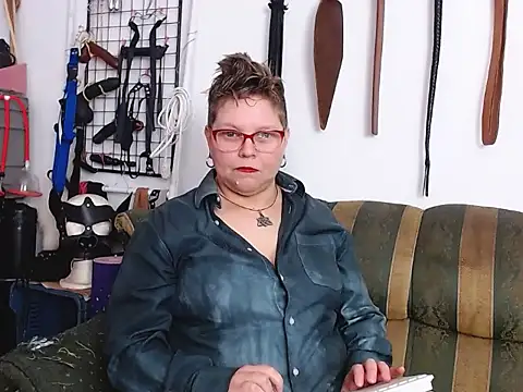 Snapshot of Leah_R chatting on March 26, 2026, 2:11 pm Leah R online show from March 26, 2026, 2:11 pm