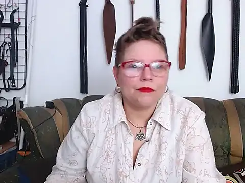 Snapshot of Leah_R chatting on April 3, 2026, 2:26 pm Leah R online show from April 3, 2026, 2:26 pm