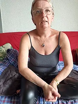 lescoquinsdu40 online show from April 2, 2026, 12:25 pm