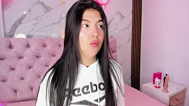Snapshot of AbrilQuintana_ chatting on April 29, 2026, 11:36 am AbrilQuintana online show from April 29, 2026, 11:36 am