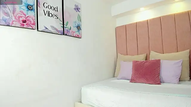 estrellathekk online show from March 26, 2026, 11:32 pm