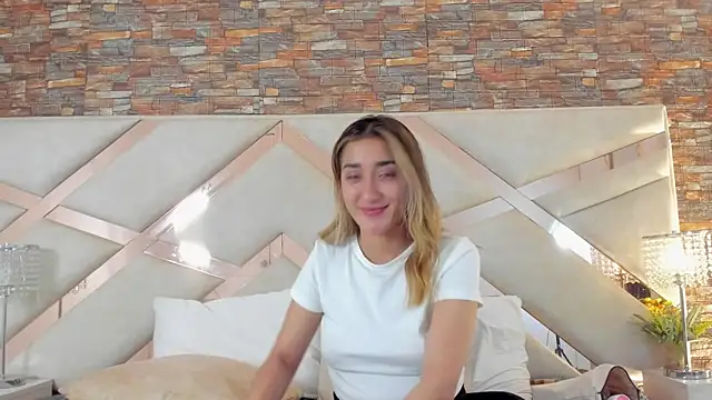 lucy davies online show from May 31, 2026, 6:09 pm