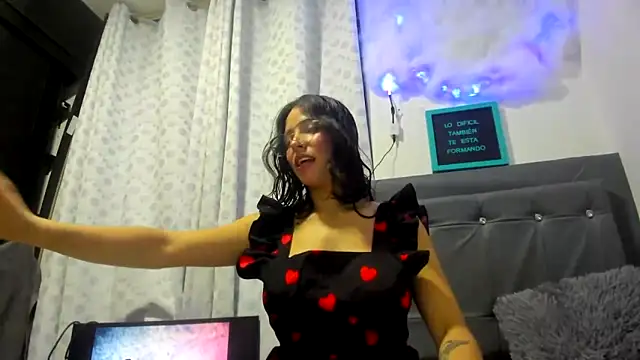 Snapshot of Miranda-cambell chatting on May 29, 2026, 11:25 pm Miranda-cambell online show from May 29, 2026, 11:25 pm