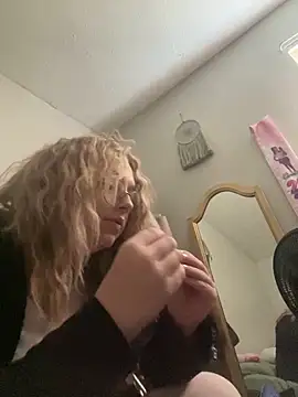 imkhloe online show from March 16, 2026, 5:50 pm