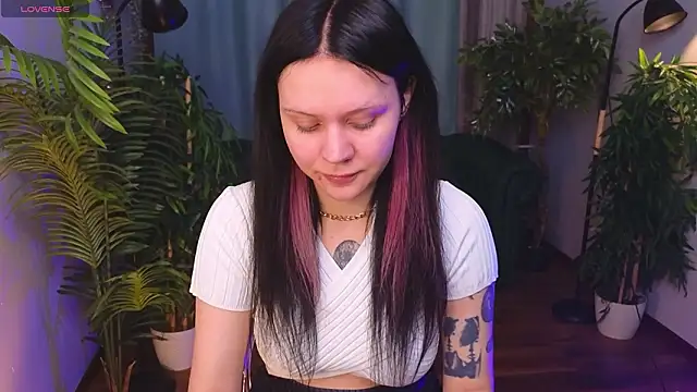 kittenlolla online show from March 27, 2026, 5:35 am