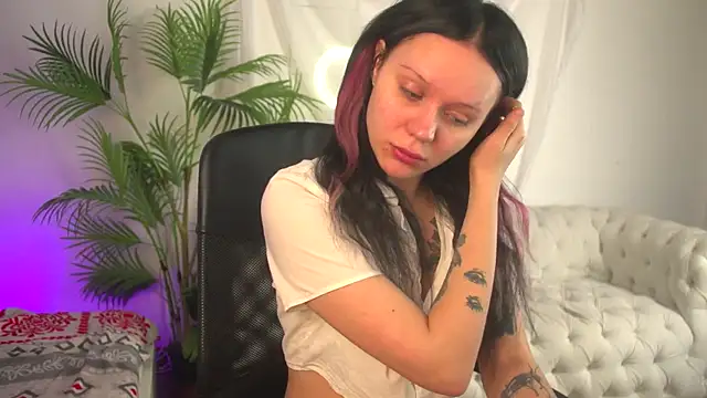 kittenlolla online show from April 4, 2026, 5:38 am