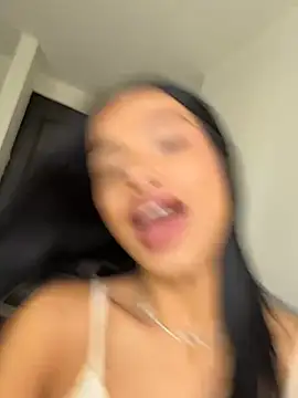 Bella Smithe online show from April 13, 2026, 2:22 pm