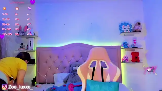Snapshot of Zoe_Luxxe_ chatting on May 23, 2026, 12:16 am Zoe Luxxe online show from May 23, 2026, 12:16 am