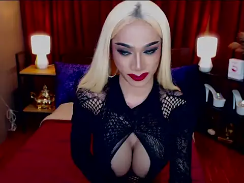 KieraLee online show from April 8, 2026, 10:48 am