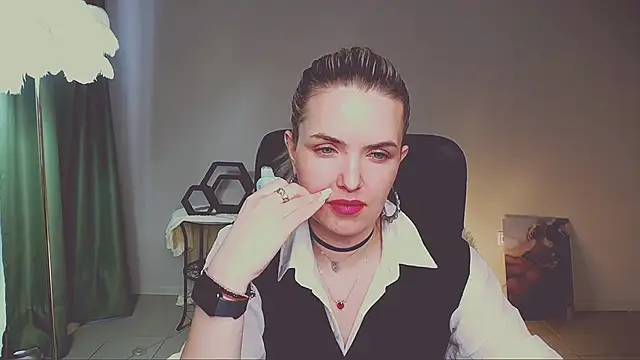 AliceSmite online show from May 26, 2026, 11:06 am