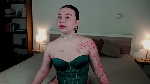 HermioneMoon online show from April 15, 2026, 3:30 pm