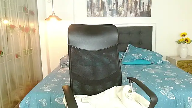 samanthachop online show from April 7, 2026, 1:33 pm