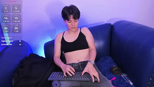 TallSnuSnu online show from April 14, 2026, 8:37 pm