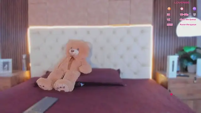 apriilfox online show from March 21, 2026, 3:33 am