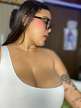 Snapshot of michellesexxxy3 chatting on May 9, 2026, 3:56 am michellesexxxy3 online show from May 9, 2026, 3:56 am