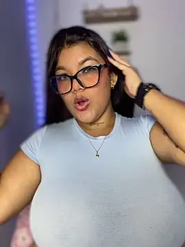 Snapshot of michellesexxxy3 chatting on May 14, 2026, 3:35 am michellesexxxy3 online show from May 14, 2026, 3:35 am
