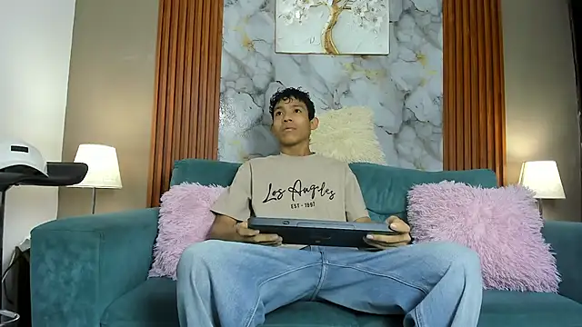 SKINNY BOYXXX online show from March 13, 2026, 7:37 am