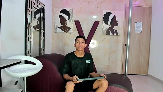 SKINNY BOYXXX online show from April 17, 2026, 7:22 am