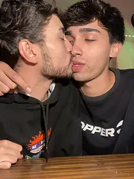 Lucasss2204 online show from April 15, 2026, 3:02 am