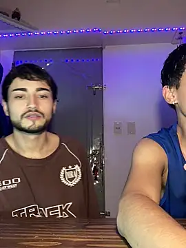 Lucasss2204 online show from April 19, 2026, 3:39 am