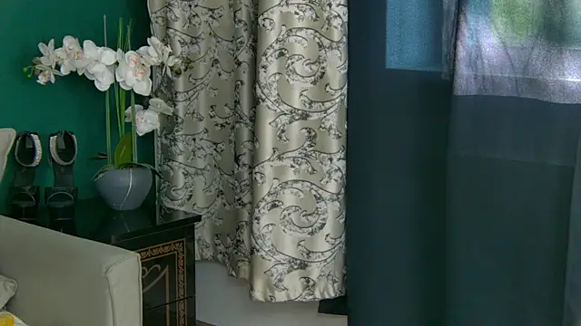SkinnyNatty online show from June 14, 2026, 3:52 am