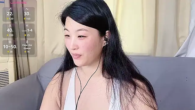 Tavie1744 online show from May 25, 2026, 2:06 am