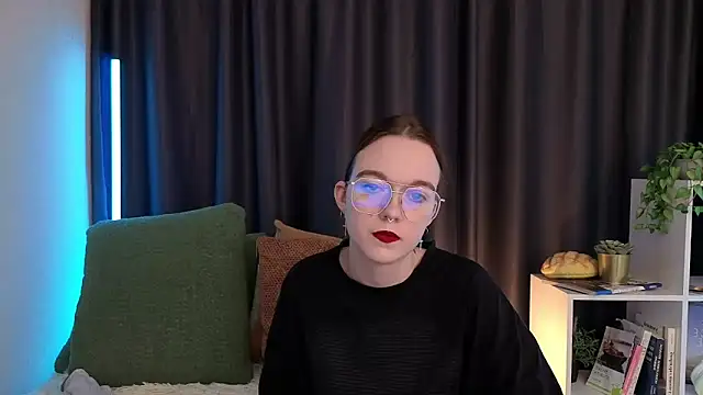 SunyLily online show from March 18, 2026, 6:38 am