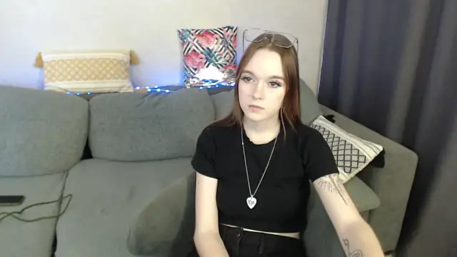 SunyLily online show from April 13, 2026, 6:41 am