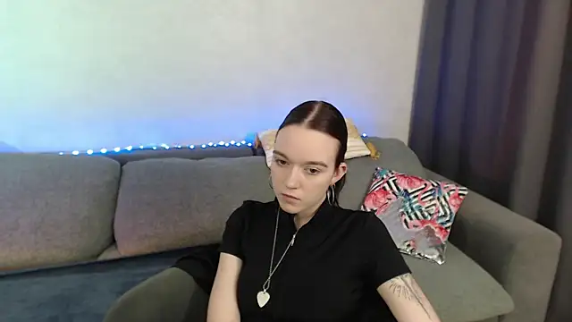 Snapshot of SunyLily chatting on May 3, 2026, 6:08 am SunyLily online show from May 3, 2026, 6:08 am