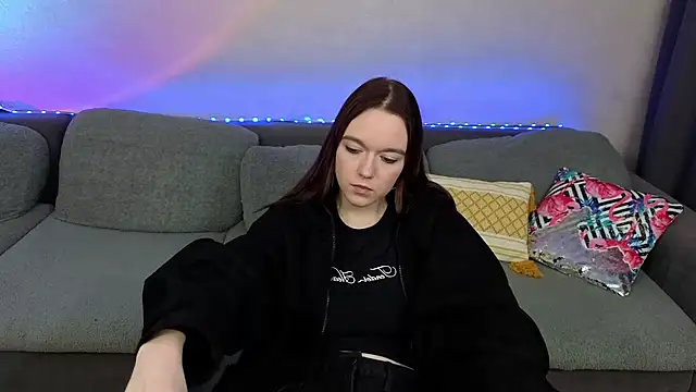 Snapshot of SunyLily chatting on May 7, 2026, 7:14 am SunyLily online show from May 7, 2026, 7:14 am