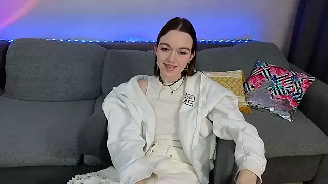 Snapshot of SunyLily chatting on May 9, 2026, 6:40 am SunyLily online show from May 9, 2026, 6:40 am