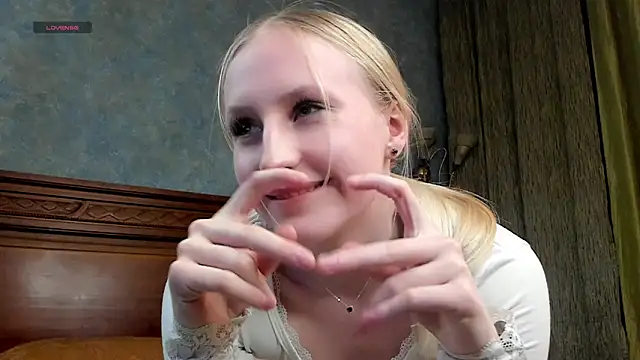 Snapshot of CatarinaGulla chatting on May 13, 2026, 3:31 pm CatarinaGulla online show from May 13, 2026, 3:31 pm