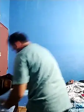 Soytubbcaliente online show from April 3, 2026, 4:21 am