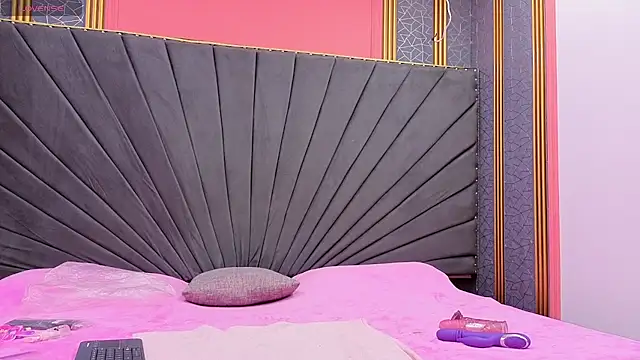 Kaely-Hot- online show from March 9, 2026, 2:43 pm