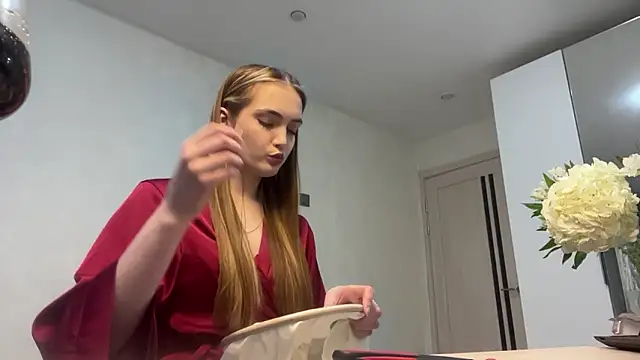 Angela Rosssee online show from March 12, 2026, 1:39 pm