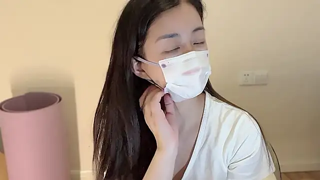 jinxiyao01 online show from May 20, 2026, 2:45 pm