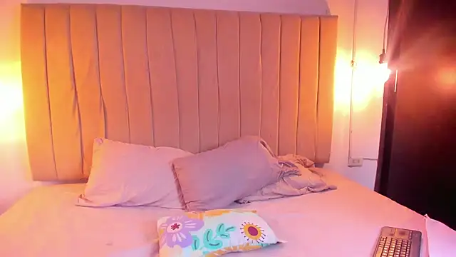 karina foxi online show from April 6, 2026, 12:39 pm