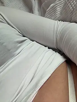 lena-smile683 online show from April 13, 2026, 2:33 pm