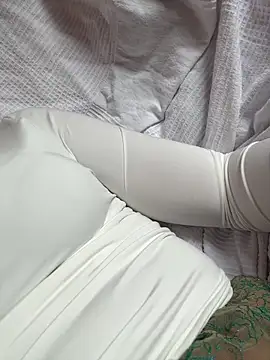 lena-smile683 online show from April 27, 2026, 5:00 pm