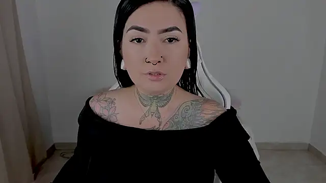 Snapshot of heeyy_kitty chatting on April 13, 2026, 4:23 pm heeyy kitty online show from April 13, 2026, 4:23 pm