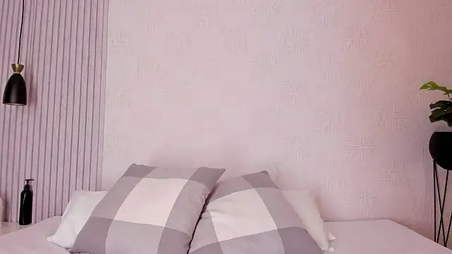 ManuelaMontes  online show from March 25, 2026, 11:38 am