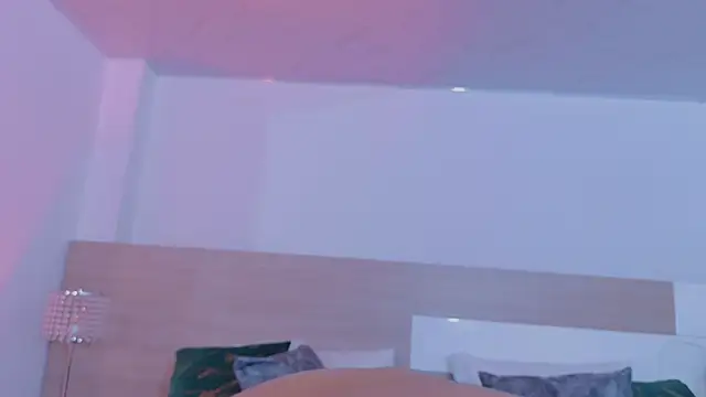 DaphneWayne online show from June 14, 2026, 6:32 pm