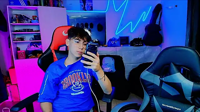 Snapshot of RawDuddes chatting on March 19, 2026, 12:14 am RawDuddes online show from March 19, 2026, 12:14 am