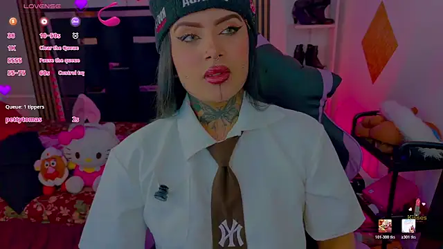 LauriInk1 online show from June 28, 2026, 9:32 pm