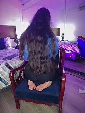 Lunaliaa  online show from March 25, 2026, 5:35 am